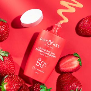 Dot & Key Strawberry Dew Tinted Sunscreen SPF 50++++ 01 Porecelain 50ml